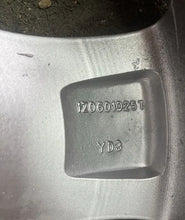 Laden Sie das Bild in den Galerie-Viewer, 1x Alufelge 16 Zoll 6.5&quot; 5x112 50ET 1Z0601025T Skoda Octavia Rim Wheel