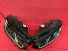 Laden Sie das Bild in den Galerie-Viewer, Frontscheinwerfer Skoda Octavia IV 5E4941016A 5E4941015A LED Rechts oder Links SCH4106517302cl