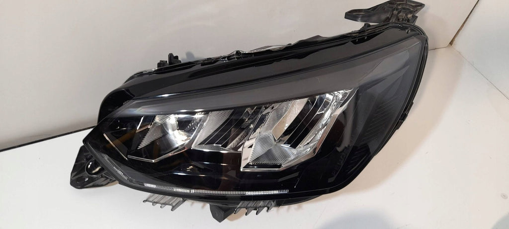 Frontscheinwerfer Peugeot 2008 II E219048 Ein Stück (Rechts oder Links)