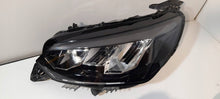 Laden Sie das Bild in den Galerie-Viewer, Frontscheinwerfer Peugeot 2008 II E219048 Ein Stück (Rechts oder Links)
