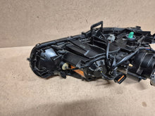 Laden Sie das Bild in den Galerie-Viewer, Frontscheinwerfer Mitsubishi Outlander 8301C4-11 Xenon Links Headlight