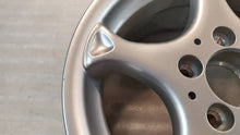 Laden Sie das Bild in den Galerie-Viewer, 1x Alufelge 15 Zoll 7.0&quot; 5x112 37ET Glanz Silber A2024011702 Mercedes-Benz W204
