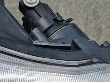 Load image into Gallery viewer, Frontscheinwerfer Toyota Auris 89907726 Rechts Scheinwerfer Headlight SCH5034601760gc