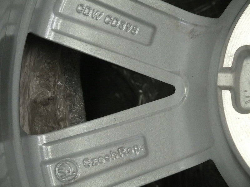 1x Alufelge 16 Zoll 7.0" 5x100 46ET Glanz Silber 5JA601025 Skoda Rim Wheel