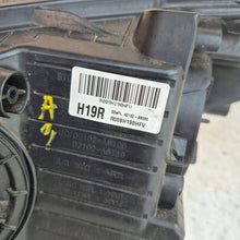 Load image into Gallery viewer, Frontscheinwerfer Hyundai I30 92102-A6060 Rechts Scheinwerfer Headlight SCH1113471642np