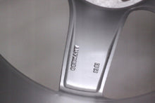 Laden Sie das Bild in den Galerie-Viewer, 4x Alufelge 18 Zoll 8.0&quot; 5x112 47ET Glanz Silber 8K0601025D Audi A6 A4 Rim Wheel