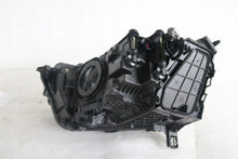Laden Sie das Bild in den Galerie-Viewer, Frontscheinwerfer Audi Q3 83A941012 Rechts Scheinwerfer Headlight
