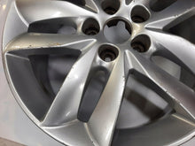 Laden Sie das Bild in den Galerie-Viewer, 1x Alufelge 17 Zoll 7.0&quot; 5x108 46ET Glanz Silber 9671401380 Peugeot 508