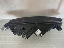 Laden Sie das Bild in den Galerie-Viewer, Frontscheinwerfer Skoda Octavia 5E4941015A LED Links Scheinwerfer Headlight SCH3493177811vs