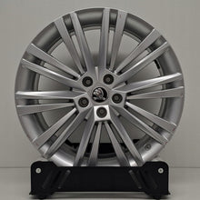 Load image into Gallery viewer, 1x Alufelge 19 Zoll 8.0" 5x112 44ET Glanz Silber 3V0601025 Skoda Superb FEL3554871011ue
