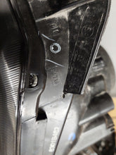 Laden Sie das Bild in den Galerie-Viewer, Frontscheinwerfer Mitsubishi L200 Rechts Scheinwerfer Headlight