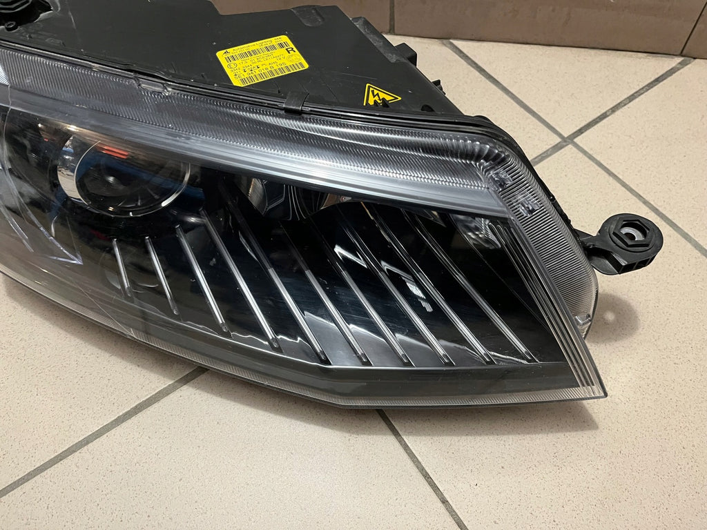 Frontscheinwerfer Skoda Octavia III 5E1941018B Xenon Rechts Headlight SCH5839603927vc