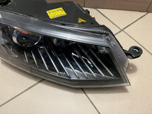 Laden Sie das Bild in den Galerie-Viewer, Frontscheinwerfer Skoda Octavia III 5E1941018B Xenon Rechts Headlight SCH5839603927vc