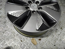 Laden Sie das Bild in den Galerie-Viewer, 1x Alufelge 17 Zoll 7.0" 5x114.3 52910K4000 Hyundai Kona Rim Wheel FEL3975512022qn