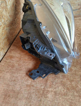 Laden Sie das Bild in den Galerie-Viewer, Frontscheinwerfer Ford Kuga II GV4113D155AJ Xenon Ein Stück (Rechts oder Links) SCH6487484899ba