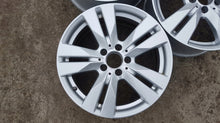 Laden Sie das Bild in den Galerie-Viewer, 1x Alufelge 17 Zoll 7.5&quot; 5x112 45ET Silber Mercedes-Benz Rim Wheel