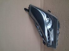 Laden Sie das Bild in den Galerie-Viewer, Frontscheinwerfer Toyota Yaris LED Links Scheinwerfer Headlight SCH8852932937cw