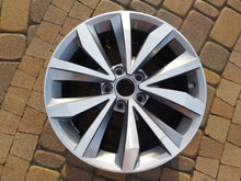Load image into Gallery viewer, 1x Alufelge 17 Zoll 7.0" 5x112 45ET Silber 2GA601025B VW T-Roc I Rim Wheel FEL8476407659tx