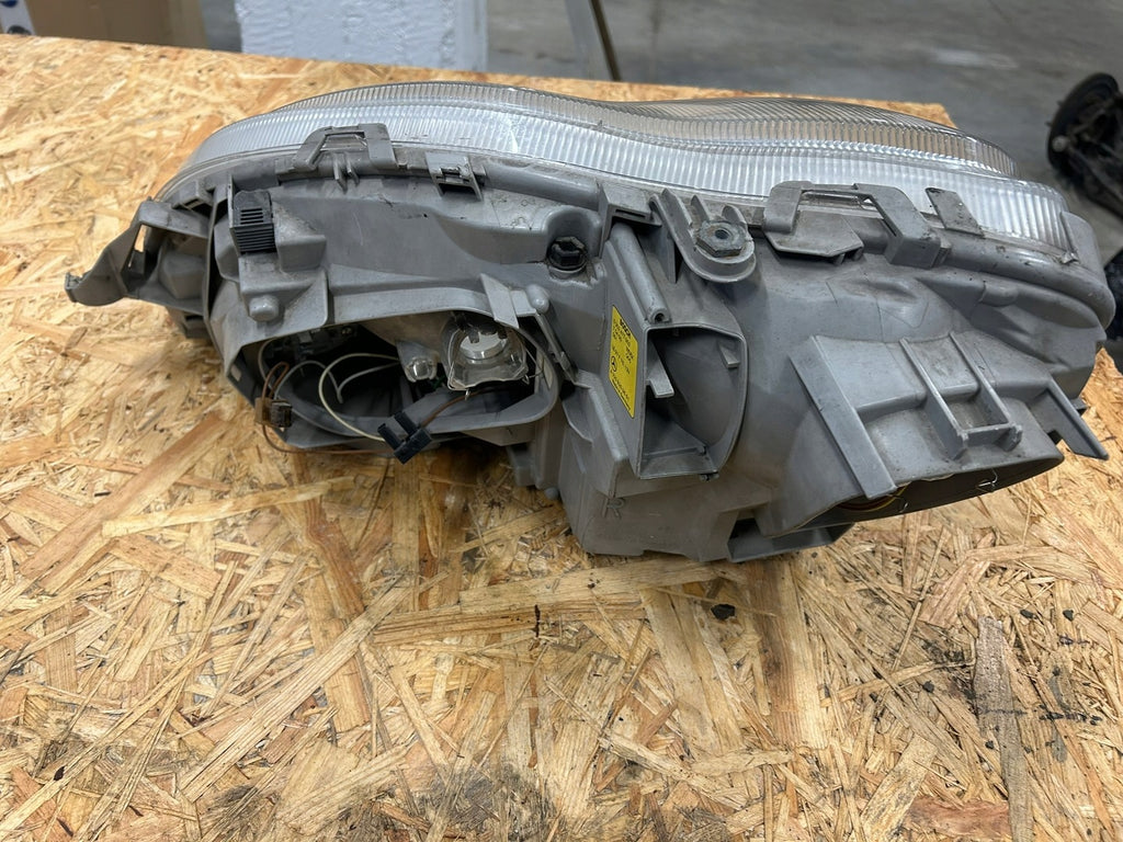 Frontscheinwerfer Mercedes-Benz W220 A2208200661 Rechts Scheinwerfer Headlight SCH8026616300pc