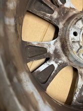 Laden Sie das Bild in den Galerie-Viewer, 1x Alufelge 18 Zoll 7.0" 5x114.3 45ET Glanz Graphit 9965787080 Mazda Cx30 FEL6250234701we