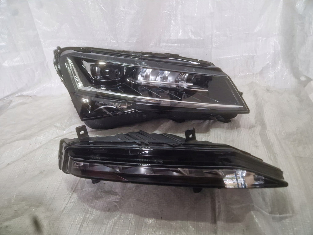 Frontscheinwerfer Skoda Superb III 3V1941016D Full LED Rechts Headlight