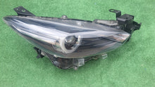 Laden Sie das Bild in den Galerie-Viewer, Frontscheinwerfer Mazda 3 BSP551030 Rechts Scheinwerfer Headlight