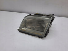 Laden Sie das Bild in den Galerie-Viewer, Frontscheinwerfer Mercedes-Benz Sl R129 0301090101C Links Scheinwerfer Headlight