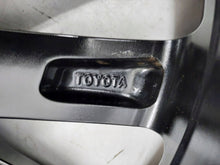 Laden Sie das Bild in den Galerie-Viewer, 1x Alufelge 17 Zoll Toyota Corolla Rim Wheel
