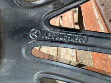 Load image into Gallery viewer, 1x Alufelge 18 Zoll 7.5" 5x112 40ET Glanz Schwarz A2064014900 Mercedes-Benz W206 FEL2250262260zm