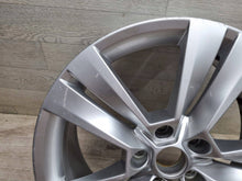 Laden Sie das Bild in den Galerie-Viewer, 1x Alufelge 18 Zoll 5x112 57A601025E Skoda Karoq Rim Wheel FEL6590739645sq