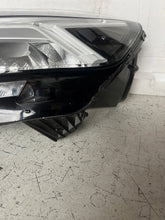 Laden Sie das Bild in den Galerie-Viewer, Frontscheinwerfer Dacia Sandero III 260601750R Links Scheinwerfer Headlight SCH8089489009ss