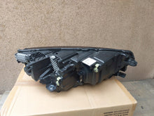 Laden Sie das Bild in den Galerie-Viewer, Frontscheinwerfer Skoda Octavia IV 5E4941035 5E4941036 LED Links Headlight SCH6580390685to