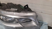 Laden Sie das Bild in den Galerie-Viewer, Frontscheinwerfer Mercedes-Benz Sprinter RKC11711 Vorderseite Headlight