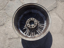 Laden Sie das Bild in den Galerie-Viewer, 1x Alufelge 17 Zoll 5x120 6758775 BMW 5 E60 E61 Rim Wheel FEL8472156213md