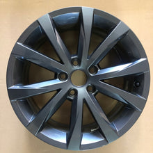 Load image into Gallery viewer, 1x Alufelge 17 Zoll 7.0&quot; 5x112 43ET 5C0601025 VW Jetta Rim Wheel