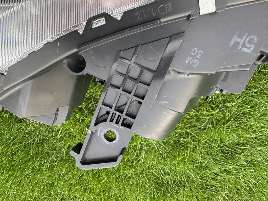 Frontscheinwerfer Mitsubishi Eclipse Cross I 8301D185 LED Rechts oder Links