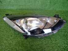 Load image into Gallery viewer, Frontscheinwerfer Mazda 2 D651-51030 Rechts Scheinwerfer Headlight