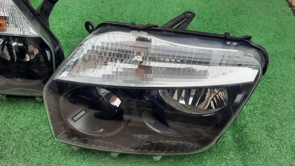 Frontscheinwerfer Dacia Duster Ein Stück (Rechts oder Links) Headlight