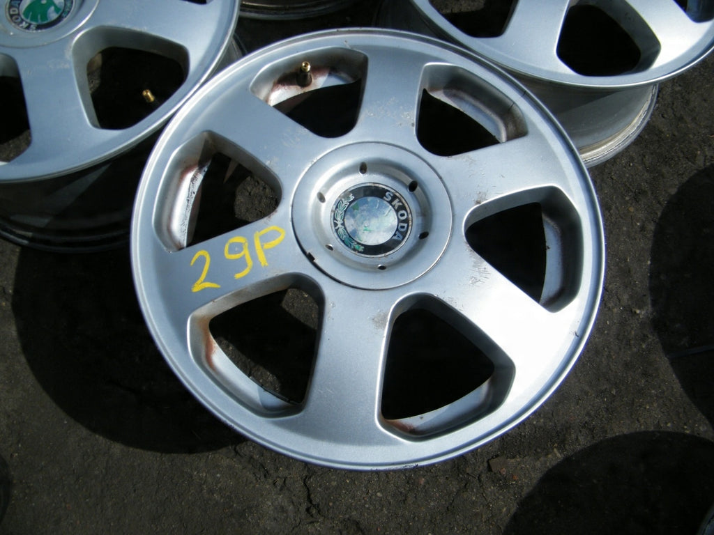 4x Alufelge 15 Zoll 6.5" 5x112 43ET Silber 1K0601025A Seat Octavia Touran