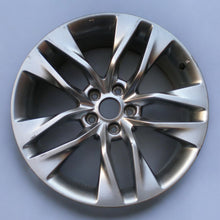 Load image into Gallery viewer, 1x Alufelge 19 Zoll 8.0&quot; 5x114.3 34ET Glanz Silber 52910-S1330 Hyundai Rim Wheel