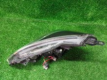 Load image into Gallery viewer, Frontscheinwerfer Toyota Yaris CSC29783 Rechts Scheinwerfer Headlight SCH1104339395om