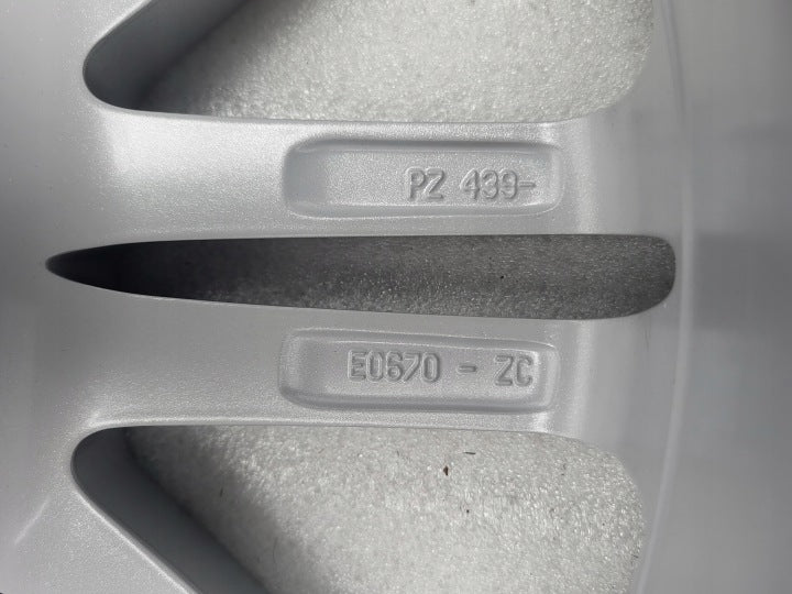 1x Alufelge 17 Zoll 7.0" 5x114.3 45ET Glanz Silber PZ439-E0670-ZC Toyota Auris FEL2387079345wq