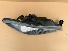 Laden Sie das Bild in den Galerie-Viewer, Frontscheinwerfer Skoda Fabia II Rechts Scheinwerfer Headlight SCH7303313420rg