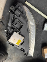 Load image into Gallery viewer, Frontscheinwerfer Volvo S80 V70 III ACR1111396 8635076 Xenon FALSE Headlight SCH9497698022ke