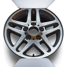 Laden Sie das Bild in den Galerie-Viewer, 1x Alufelge 15 Zoll 6.5&quot; 5x120 42ET 1095368 BMW E46 Rim Wheel