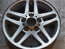 Laden Sie das Bild in den Galerie-Viewer, 1x Alufelge 15 Zoll 6.5&quot; 5x120 42ET 1095368 BMW E46 Rim Wheel