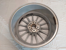 Laden Sie das Bild in den Galerie-Viewer, 1x Alufelge 18 Zoll 8.0&quot; 5x112 30ET Glanz Schwarz 6861224 BMW G31 G30 Rim Wheel