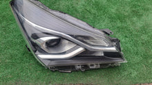 Load image into Gallery viewer, Frontscheinwerfer Toyota Yaris Rechts Scheinwerfer Headlight