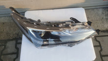 Laden Sie das Bild in den Galerie-Viewer, Frontscheinwerfer Toyota Corolla 81110-02L70 LED Rechts Scheinwerfer Headlight SCH8558499582ke