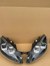 Laden Sie das Bild in den Galerie-Viewer, Frontscheinwerfer Ford Kuga LV4B-13E016-AP Ein Satz Scheinwerfer Headlight SCH5395558589an